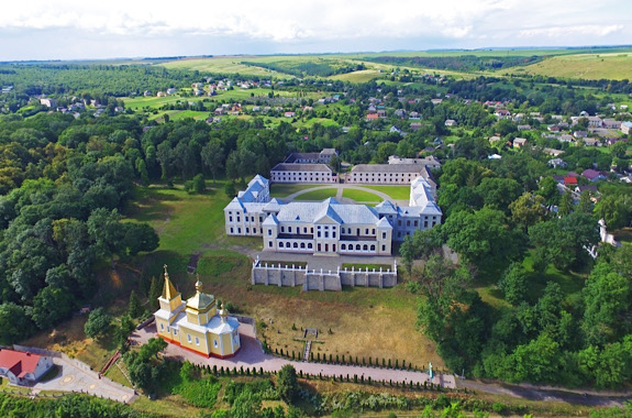 Картинка прогулка по замку вишневських